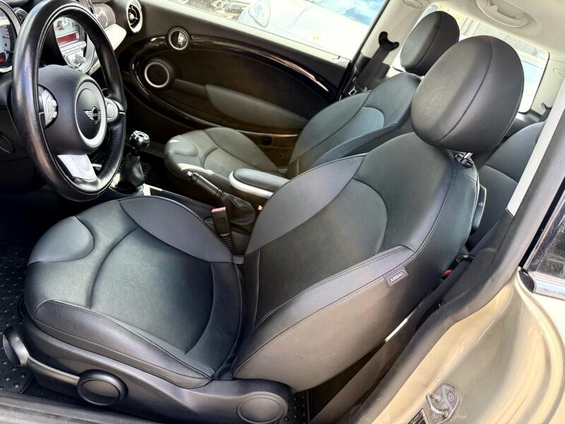 2010 MINI Cooper Image 11