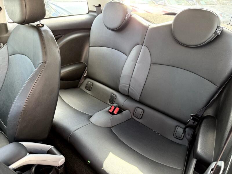 2010 MINI Cooper Image 14