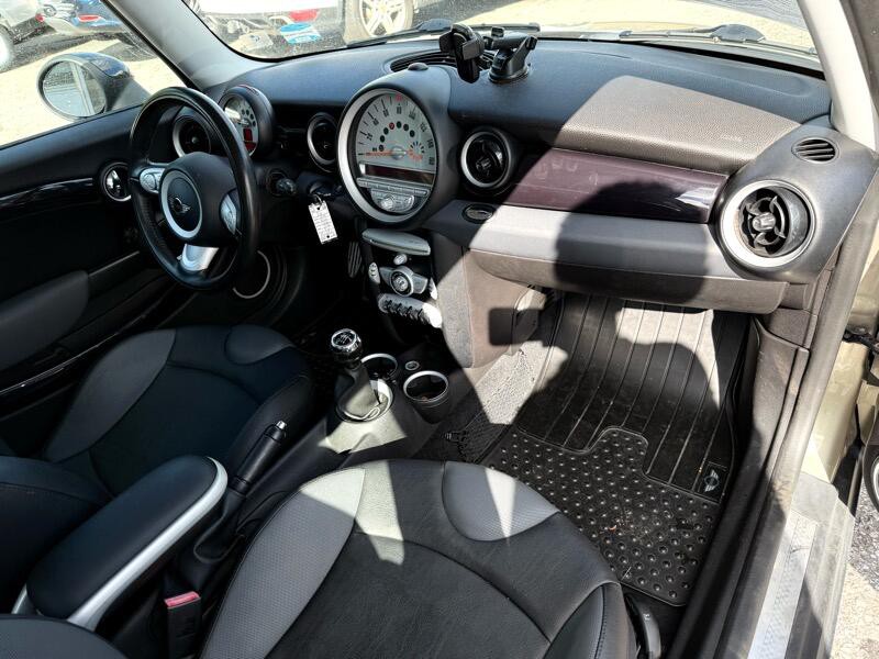 2010 MINI Cooper Image 17