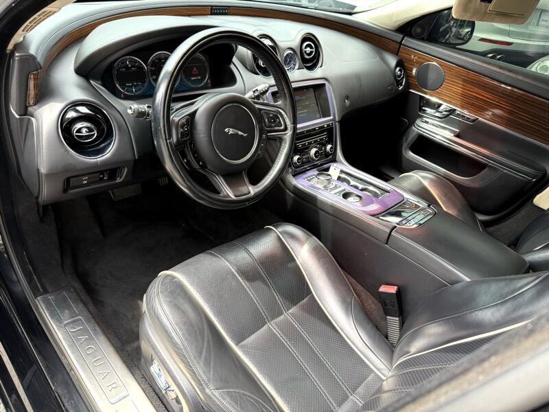 2011 Jaguar XJ Image 10