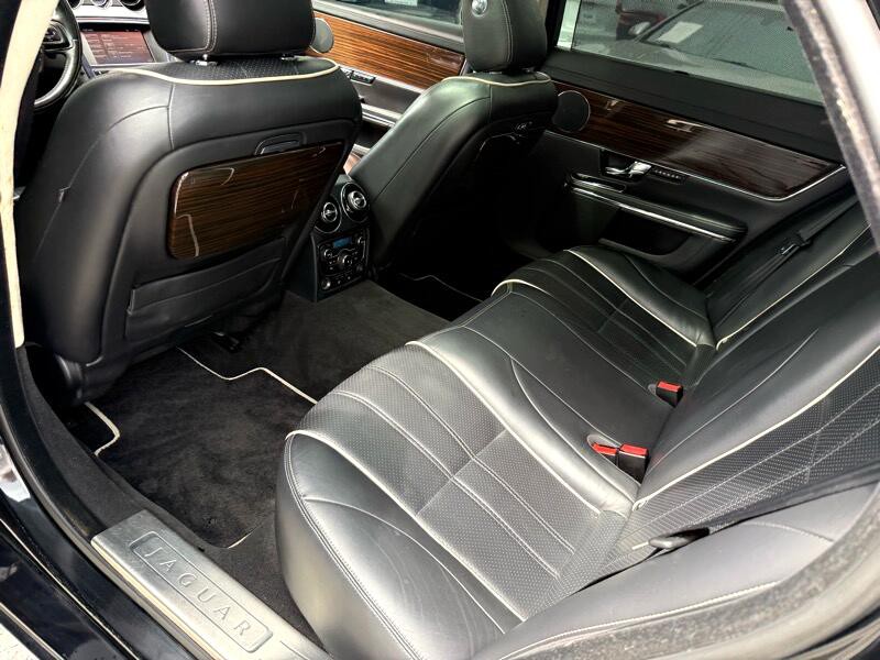 2011 Jaguar XJ Image 13