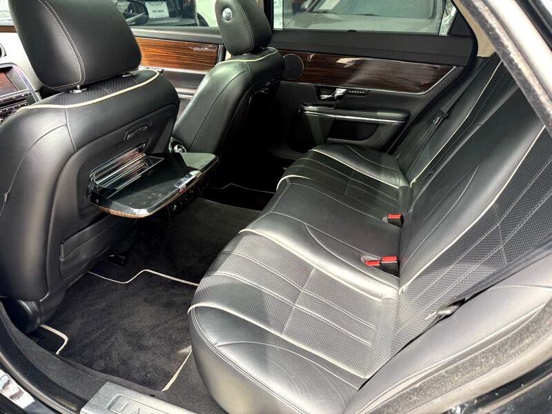 2011 Jaguar XJ Image 15