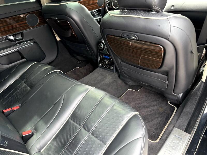 2011 Jaguar XJ Image 20