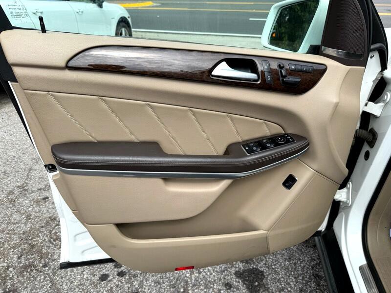 2014 Mercedes-Benz GL-Class Image 9
