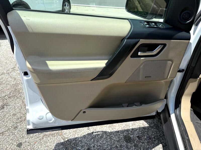 2015 Land Rover LR2 Image 10