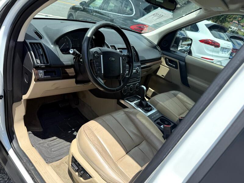 2015 Land Rover LR2 Image 11