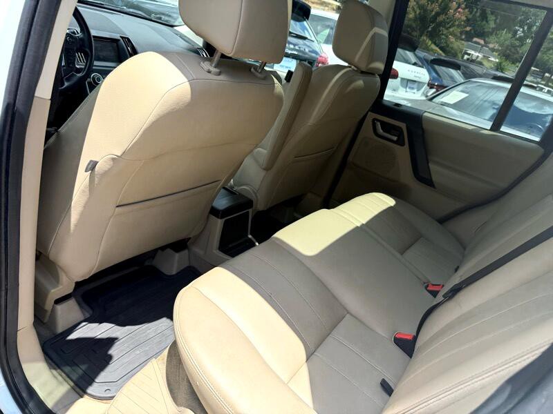 2015 Land Rover LR2 Image 14