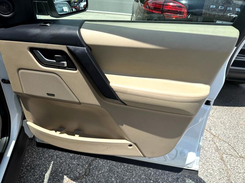 2015 Land Rover LR2 Image 17