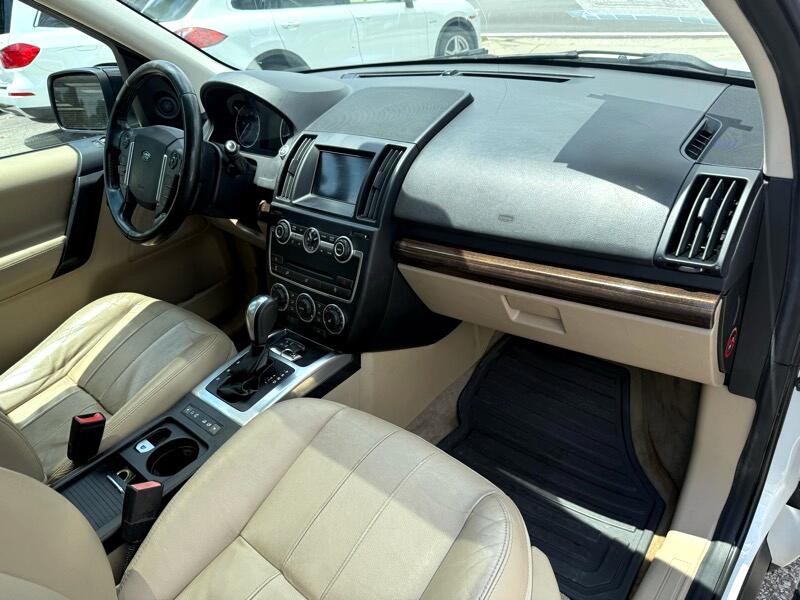 2015 Land Rover LR2 Image 18
