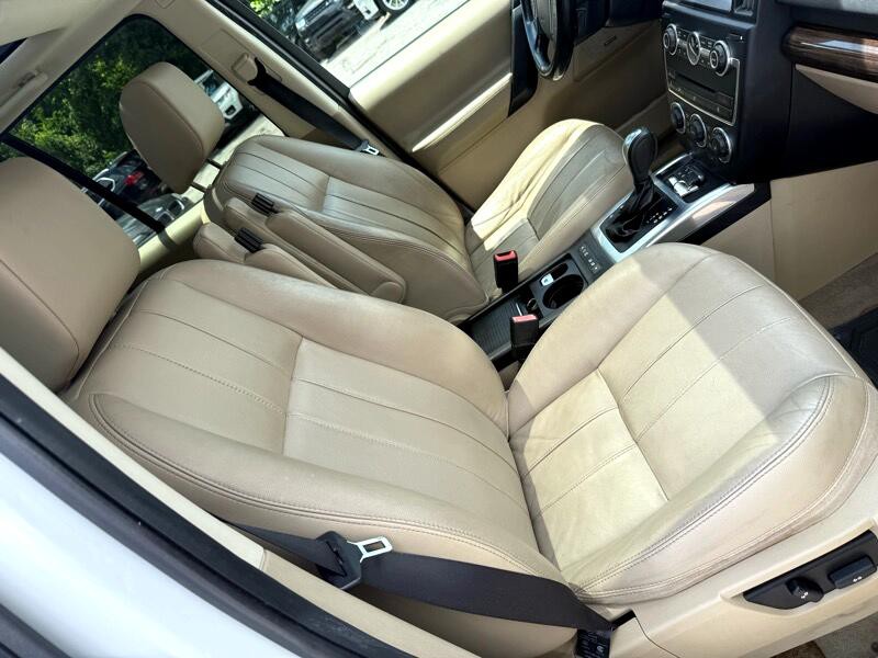2015 Land Rover LR2 Image 19