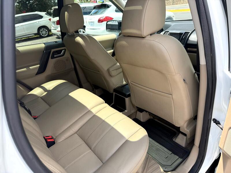 2015 Land Rover LR2 Image 20