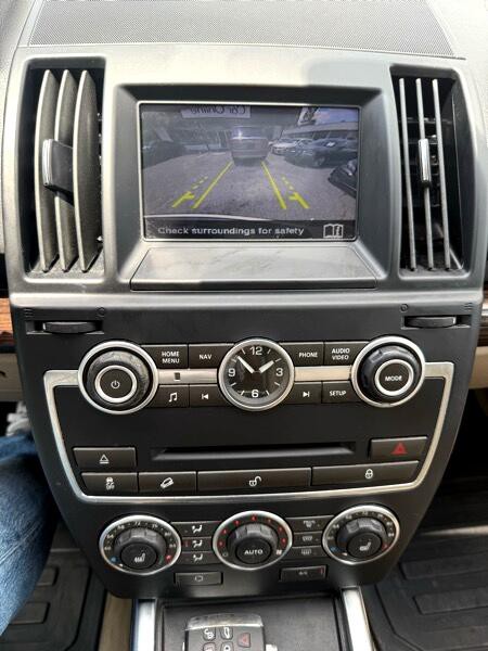 2015 Land Rover LR2 Image 24