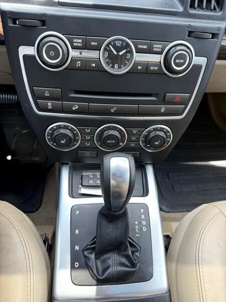 2015 Land Rover LR2 Image 25