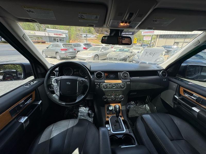 2012 Land Rover LR4 Image 12