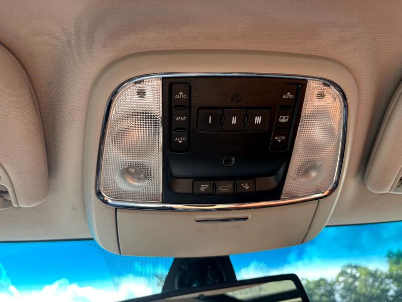 2012 Jeep Grand Cherokee Image 25