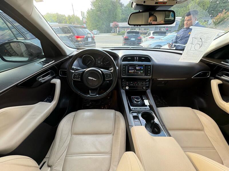 2017 Jaguar F-PACE Image 9