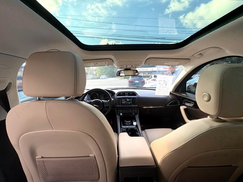2017 Jaguar F-PACE Image 10