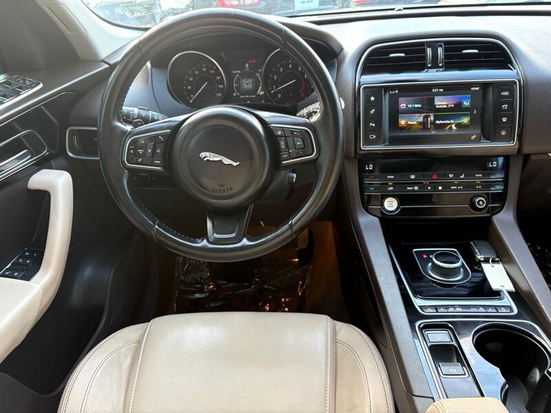2017 Jaguar F-PACE Image 11