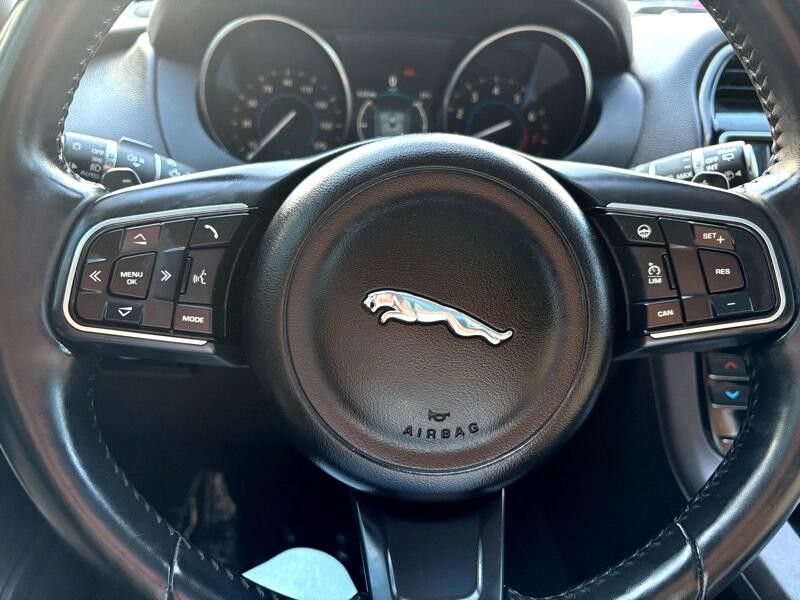 2017 Jaguar F-PACE Image 22