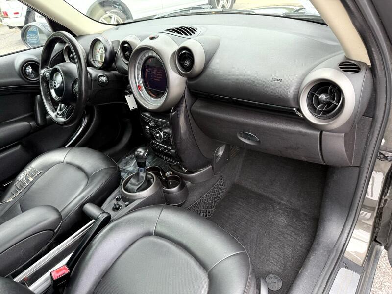 2012 MINI Countryman Image 18