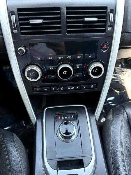 2017 Land Rover Discovery Sport Image 12