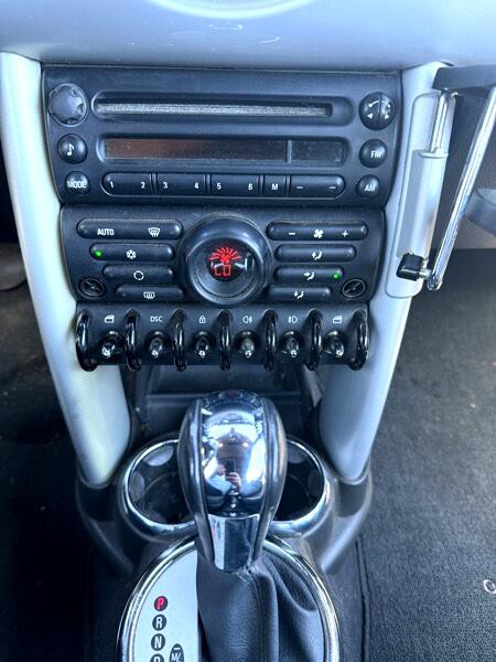 2008 MINI Cooper Image 13