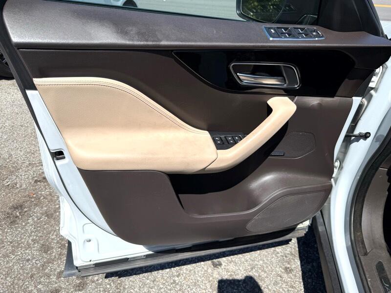 2017 Jaguar F-PACE Image 9