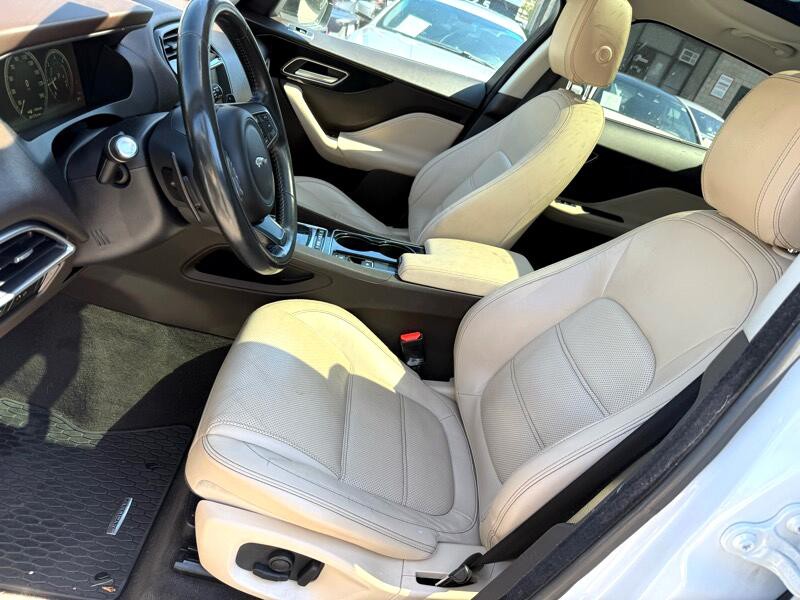 2017 Jaguar F-PACE Image 11