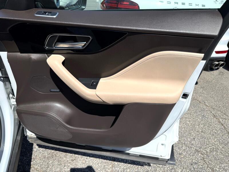 2017 Jaguar F-PACE Image 16