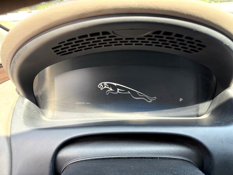2011 Jaguar XJ Image 9