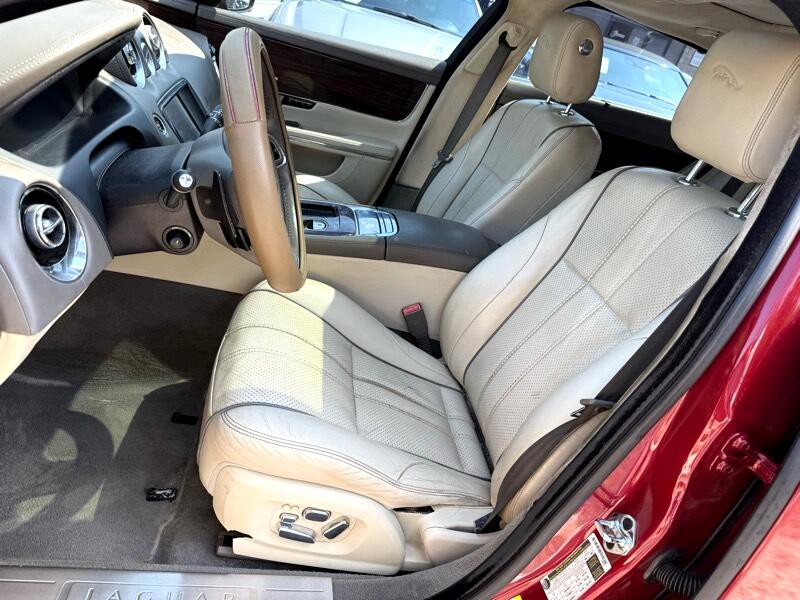 2011 Jaguar XJ Image 15