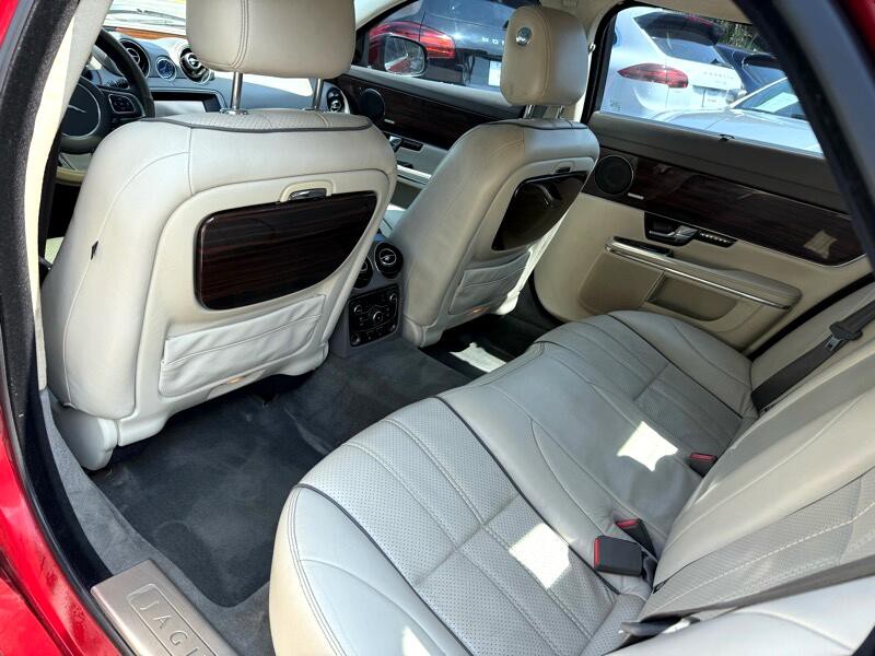 2011 Jaguar XJ Image 17