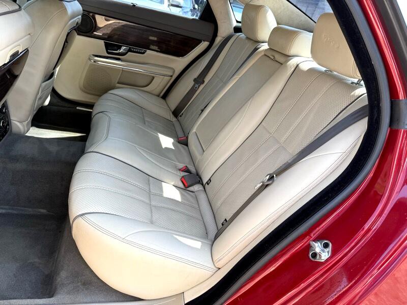 2011 Jaguar XJ Image 18