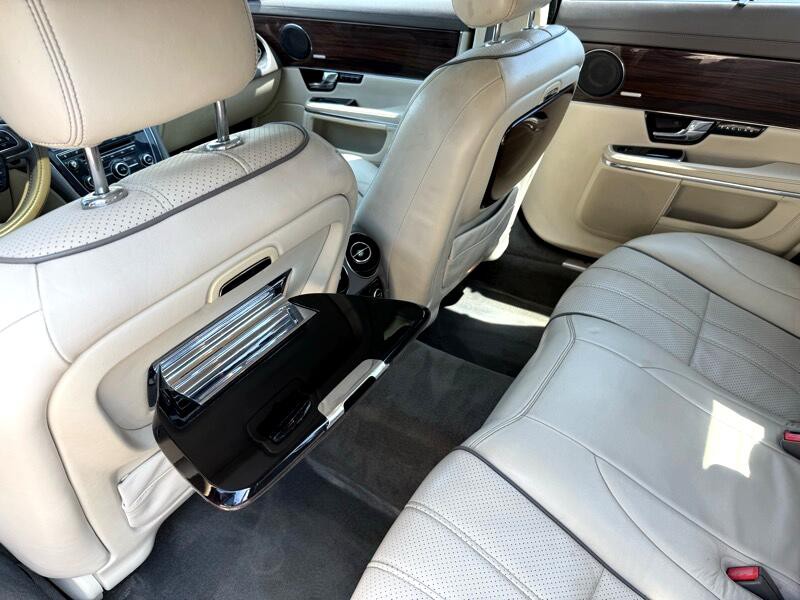 2011 Jaguar XJ Image 19
