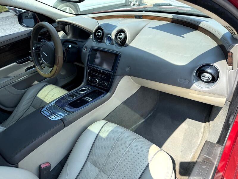2011 Jaguar XJ Image 21