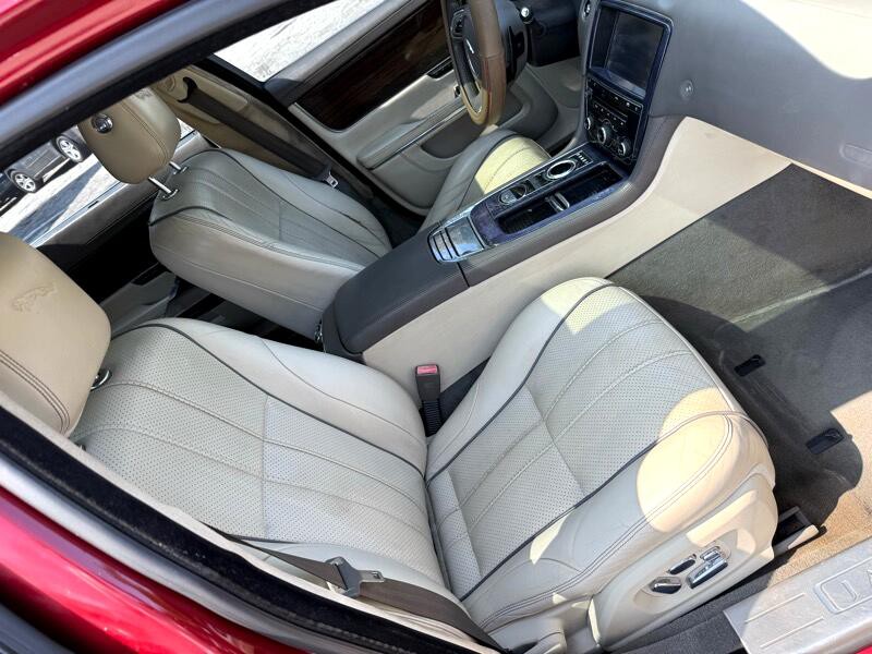 2011 Jaguar XJ Image 22