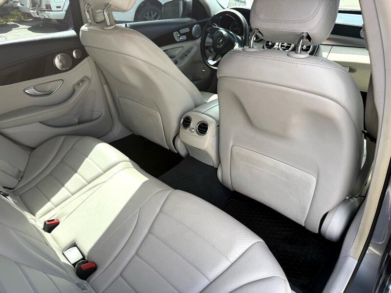 2015 Mercedes-Benz C-Class Image 21