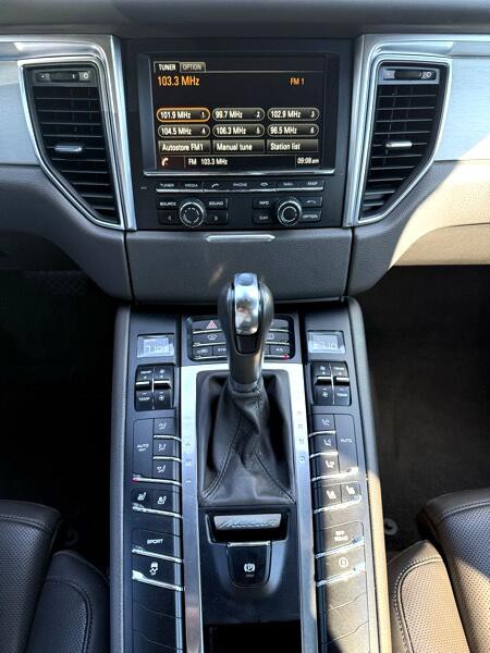 2015 Porsche Macan Image 9