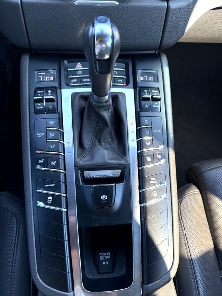 2015 Porsche Macan Image 10