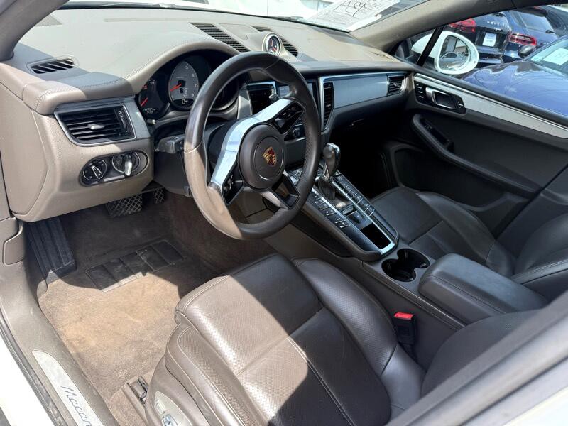 2015 Porsche Macan Image 15