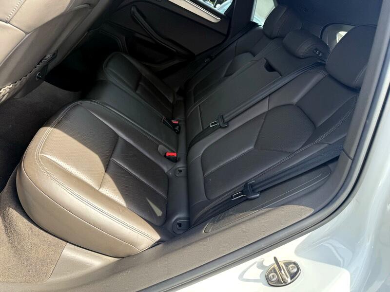 2015 Porsche Macan Image 19