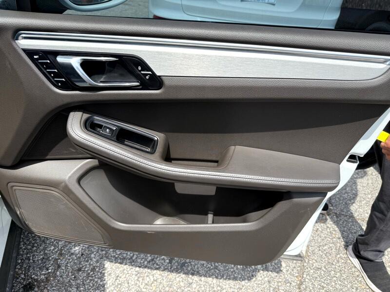 2015 Porsche Macan Image 20