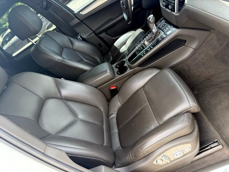 2015 Porsche Macan Image 22
