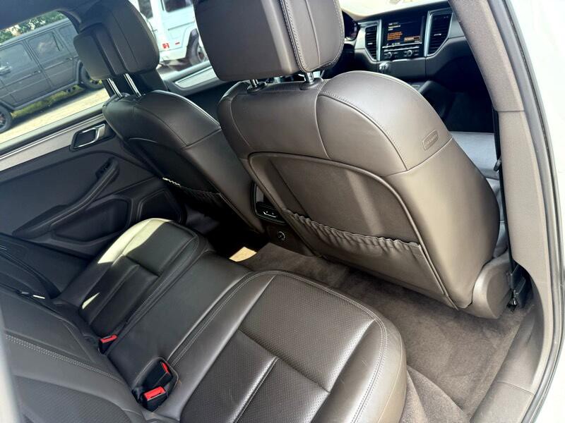 2015 Porsche Macan Image 24