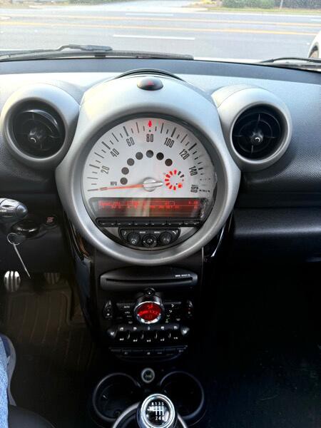 2011 MINI Countryman Image 11