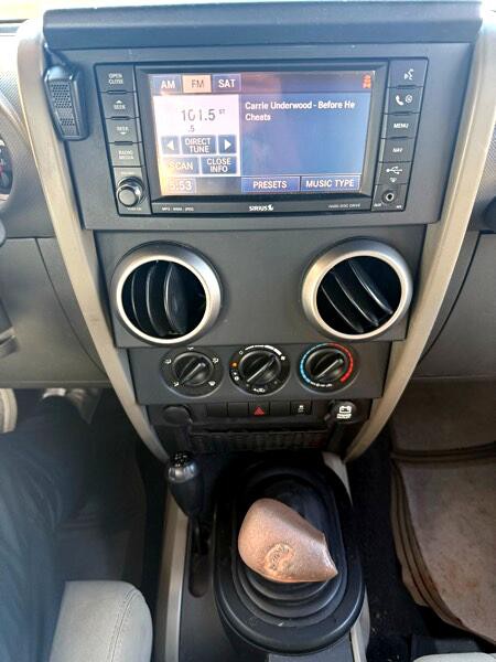 2010 Jeep Wrangler Image 22