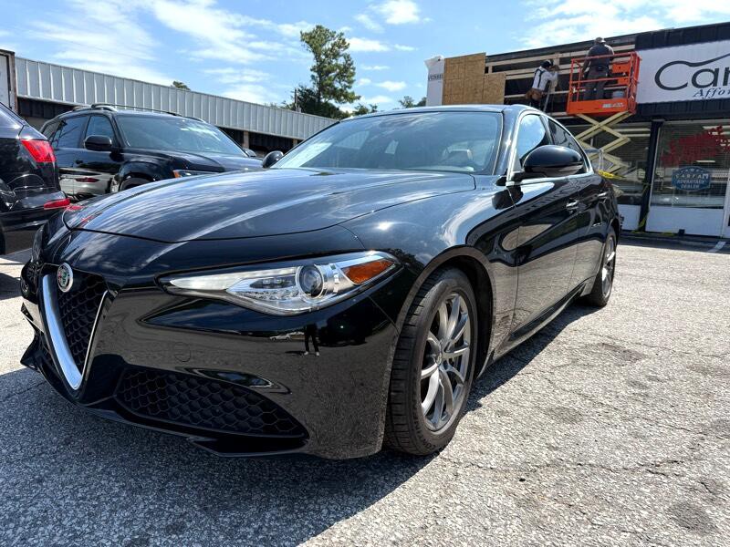 2018 Alfa Romeo Giulia Image 1
