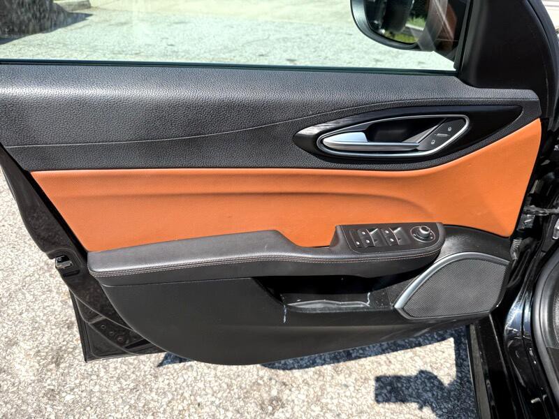 2018 Alfa Romeo Giulia Image 10