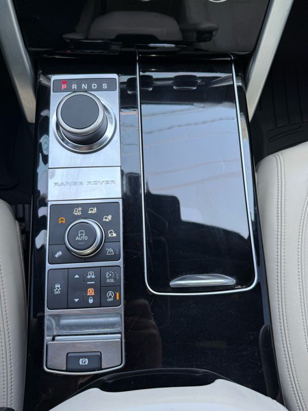 2016 Land Rover Range Rover Image 13