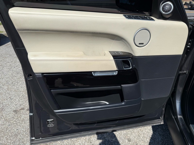 2016 Land Rover Range Rover Image 18